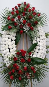 Corona elegante rosas rojas